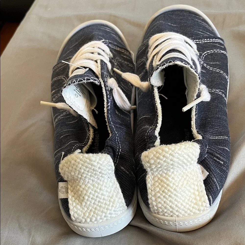 Tommy Bahama Navy Stripe Slip-On Sneakers with White Accents - Picture 4 of 6